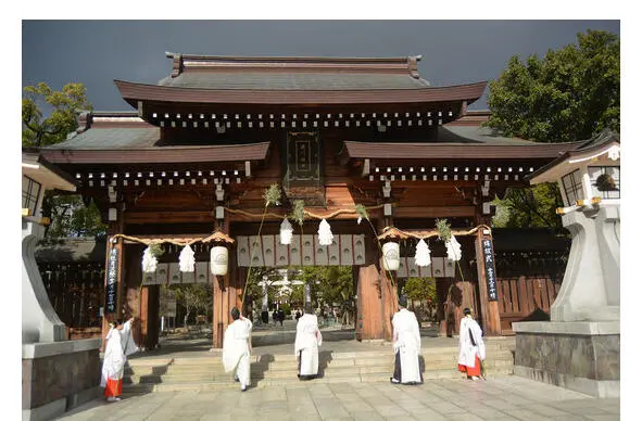 Сусухаки Уборка в храме Нанася Многие поэты сочиняли хайку на тему сусу хаки - фото 43