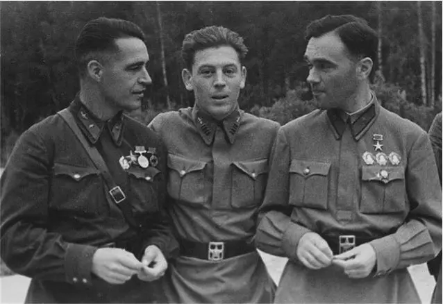 Летчикиспытатель ПЯ Федрови ВИ Сталин и АС Яковлев 1942 год На - фото 36