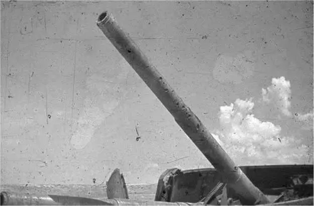 Разбитые немецкие орудия 18 апреля 1942 года Ночью гитлеровцы интенсивно - фото 23