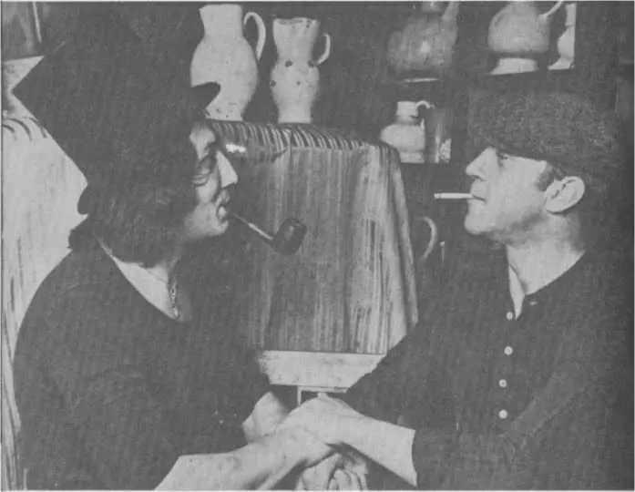 С Владимиром Акимовым 1954 С художником Михаилом Шемякиным На прииске В - фото 31