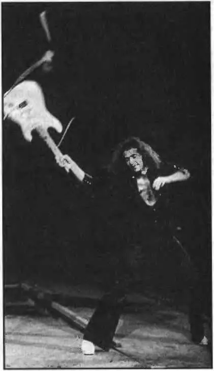 Ритчи Блэкмор со своим коронным номером 72 1994 год Live In Osaka - фото 13