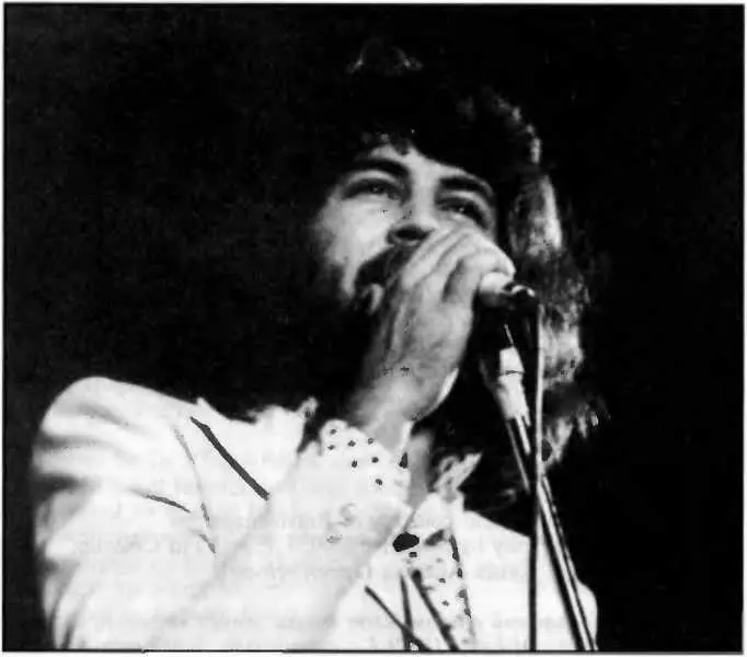 Иен Гиллан конец 1973 г DEEP PURPLE в 1972 г 103 WHEN WE ROCK WE ROCK - фото 16