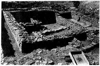 Рис 61 Остатки жилого дома XIXII вв НижнеАрхызское городище Раскопки В - фото 74
