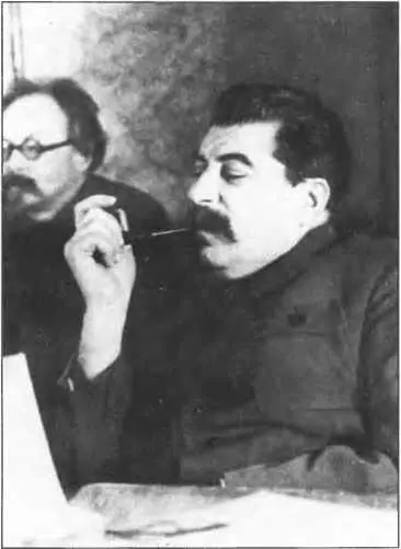 И Сталин 1936 г В дни работы XVII съезда ВКПб Сидят Г К - фото 6
