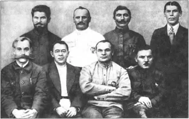 Слева направо сидят главком С С Каменев член Реввоенсовета Республики С - фото 8