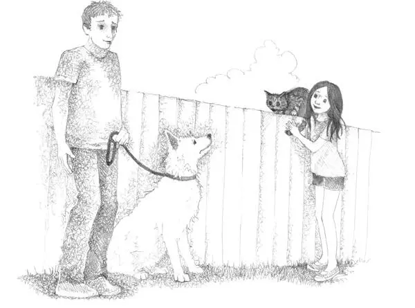 Сейчас полосатая кошечка сидела на заборе и с неодобрением смотрела на Хьюго - фото 3
