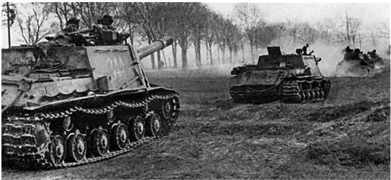 ИСУ152 на марше 1й Украинский фронт апрель 1945 г Эта уверенность была - фото 45