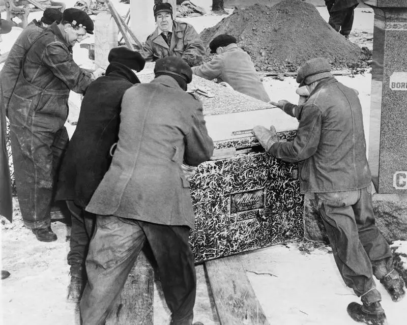 Похороны Аль Капоне Кладбище Оливет в Чикаго 6 февраля 1947 г Остаток жизни - фото 25