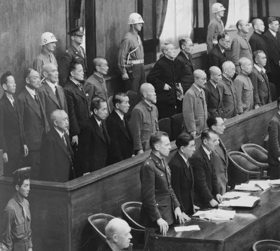 Скамья подсудимых на Токийском процессе 11 сентября штаб Макартура опубликовал - фото 80
