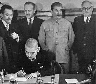 Подписание советскояпонского пакта о нейтралитете Слева направо - фото 50