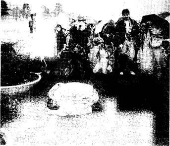 8 января 1989 г Корреспонденты снимают скорбящего подданного в парке перед - фото 105