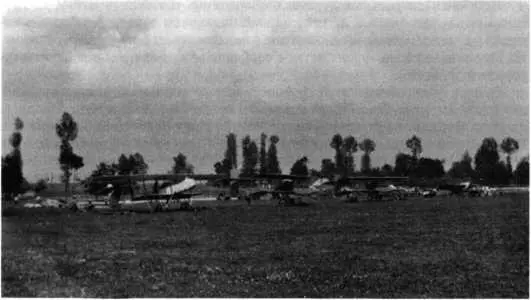 Стоянка самолетов в годы Первой мировой войны 19141946 гг РГАКФД тяжесть - фото 64