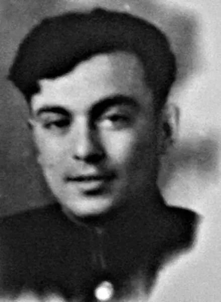 Леонид Князик в годы войны Родился в июле 1924 года в городе Днепропетровске - фото 1