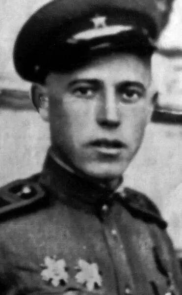 Борис Курник в годы войны Во взводе разведки служило человек 2530 и когда я - фото 24