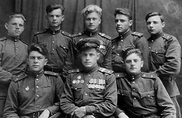 С боевыми товарищами Ваша дивизия называлась воздушнодесантной Вас обучали - фото 30