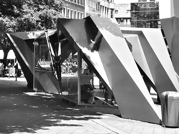 а b Рис 9 28 a Автобусная остановка Aachen Германия 1980е Peter - фото 641