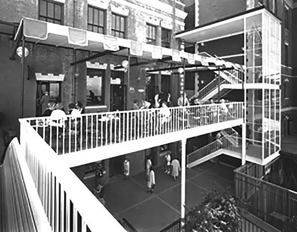 Рис 9 36 Ghirardelli Square San Francisco California 1965 Bernardi and - фото 659