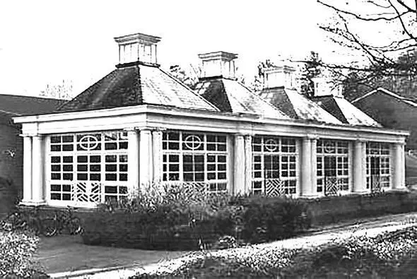 b Рис 10 10 a Merks Hall Great Dunmow Essex England 1981 Quinlan - фото 692