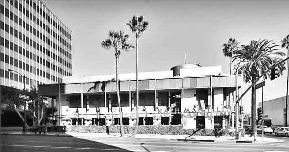 Рис 10 18 Kate Mantilini Restaurant Los Angeles California 1987 - фото 713