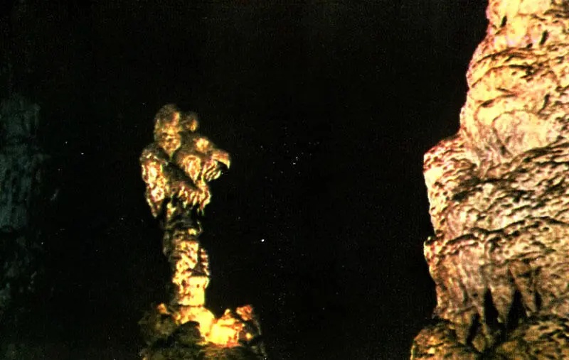 Пещеру Дублянского сторожит чертик В стороне раздается протяжный гулкий - фото 19