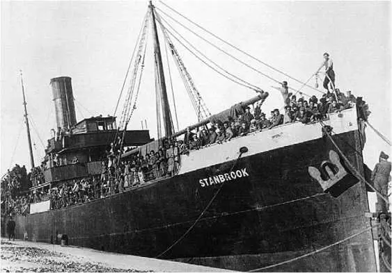Британское судно Стэнбрук потопленное U 57 Снимок сделан в 1939 году в - фото 49