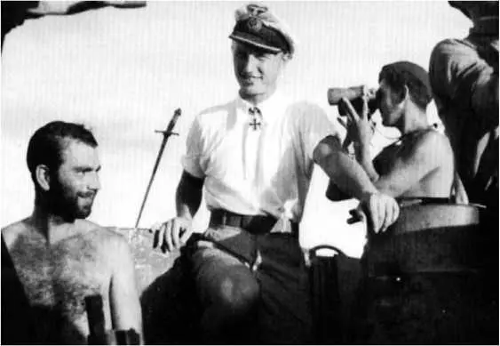 Торжественный день для командира U 188 Снимок сделан 11 февраля 1944го в - фото 87