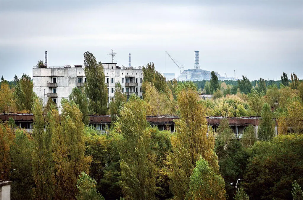 Припять Вид на Чернобыль с крыши гостиницы Припять Вид из гостиничного окна - фото 20