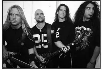 Запечатленные за кулисами в Донингтоне в 1995 году Slayer предстали в - фото 34