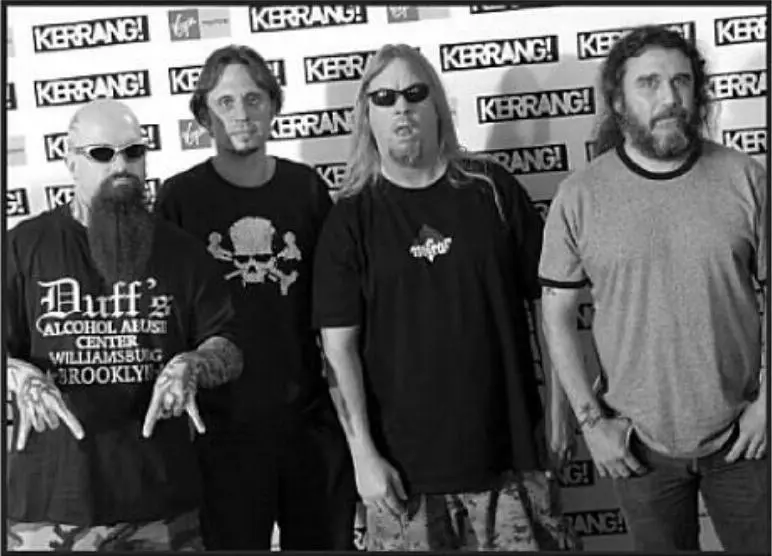 Старше и мудрее Slayer на вручении награды от Kerrang Элиотт ФрэнксLive - фото 60