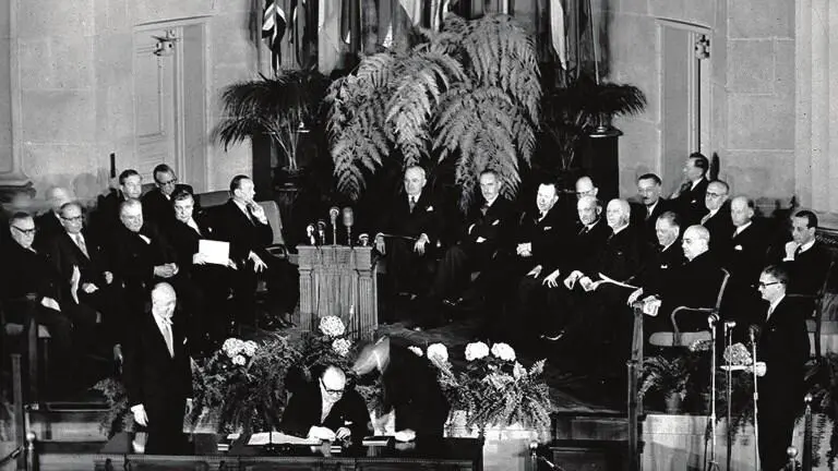 В апреле 1949 года чтобы защитить Европу от советского влияния был - фото 113
