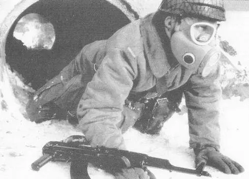 Польский вариант автомата АКМС снимок сделан во время учений в 1981 году - фото 83