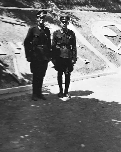 Добровольцы РГЗО Слева Александр Шмелев 1942 г Архив храма Святой Троицы - фото 2