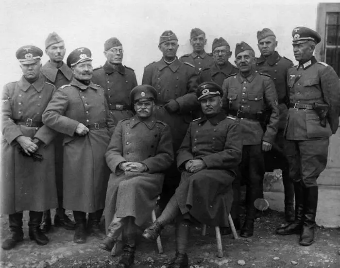 Визит донского атамана Григория Татаркина сидит слева в 1й казачий полк не - фото 8