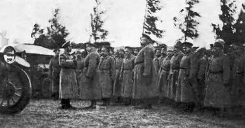 Император Николай II принимает доклад коменданта М Н Кайгородова Император - фото 116