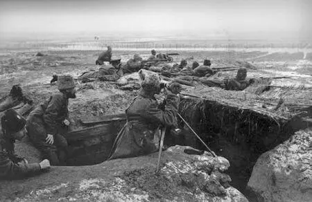 Русская передовая застава Фото 1915 г Противник тем временем подходил к - фото 121