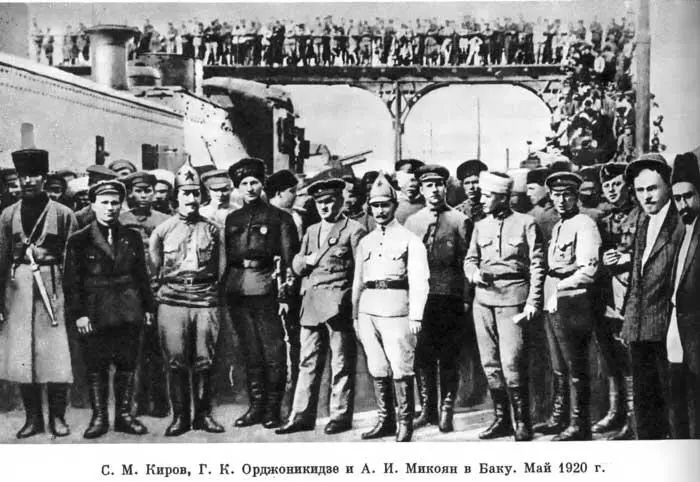 С М Киров Г К Орджоникидзе и А И Микоян в Баку Май 1920 г Митинг - фото 49