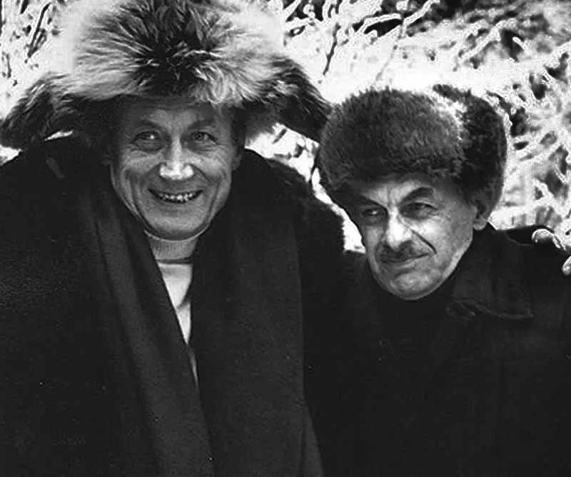 Шестидесятники Евгений Евтушенко Булат Окуджава 1980е Фото из архива М В - фото 29
