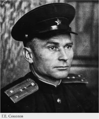 Демобилизовался он из армии еще в 1956 году в звании капитана но в городе - фото 5