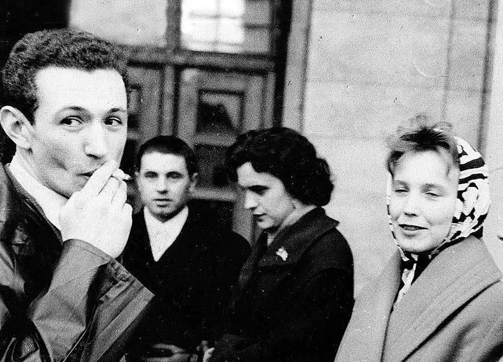 С женой Маргаритой Амелиной справа 1966 Дочке Маше 7 лет Теперь она - фото 29