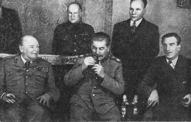 Переговоры с У Черчиллем в Кремле в октябре 1944 г Сидят слева направо У - фото 9