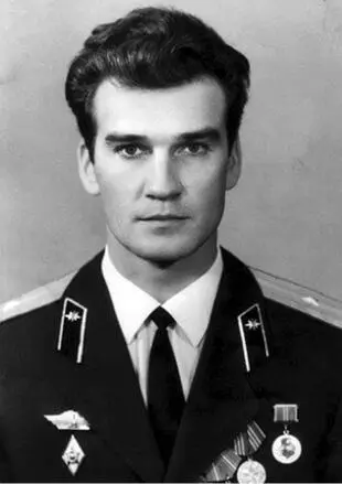 Станислав Петров В ночь на 26 сентября 1983 года подполковник Станислав Петров - фото 71