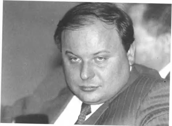 Егор Гайдар Джохар Дудаев Сзади бывший генпрокурор Чечни Магомед Джаниев - фото 21