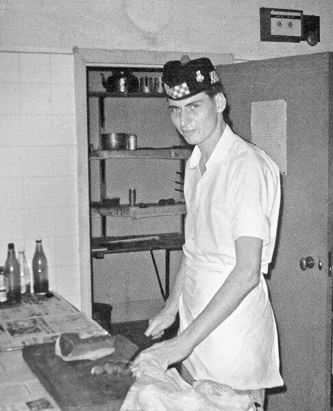 В общей сложности Деннис Нильсен прослужил в британской армии 11 лет Один из - фото 53