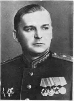 В В Аборенков П А Дегтярев Дивизион катюш БМ13 на марше ОНИ БЫЛИ В - фото 7