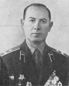 М В Кудрявцев Э И Орловский Е П Аксенов и И С Белов - фото 29