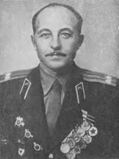 В И Смирнов А Я Волков Начальник политотдела 6й гвардейской минометной - фото 69