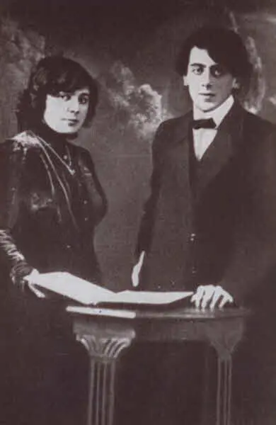 Марина и Сергей Эфрон 1911 г Анна Ахматова и Николай Гумилёв с сыном Львом - фото 22