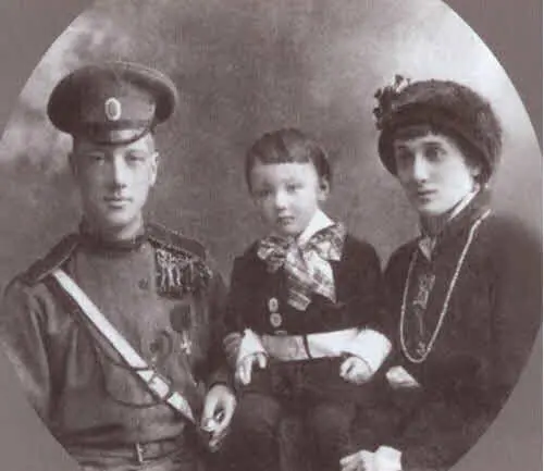 Анна Ахматова и Николай Гумилёв с сыном Львом 1915 г Борисоглебский - фото 23