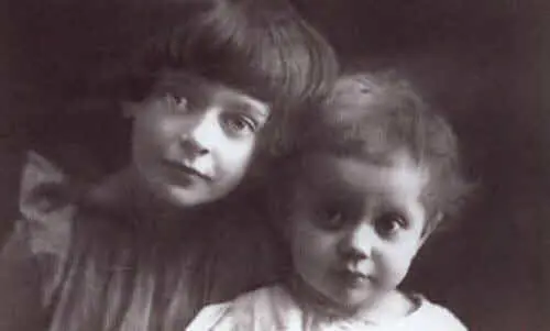 Аля и Ирина Эфрон 1919 г Марина Цветаева Париж 1925 г - фото 30
