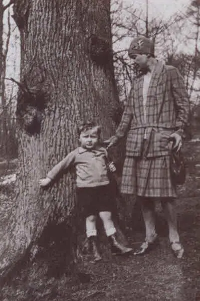 Марина Цветаева с сыном Георгием Муром Медон 1928 г - фото 38